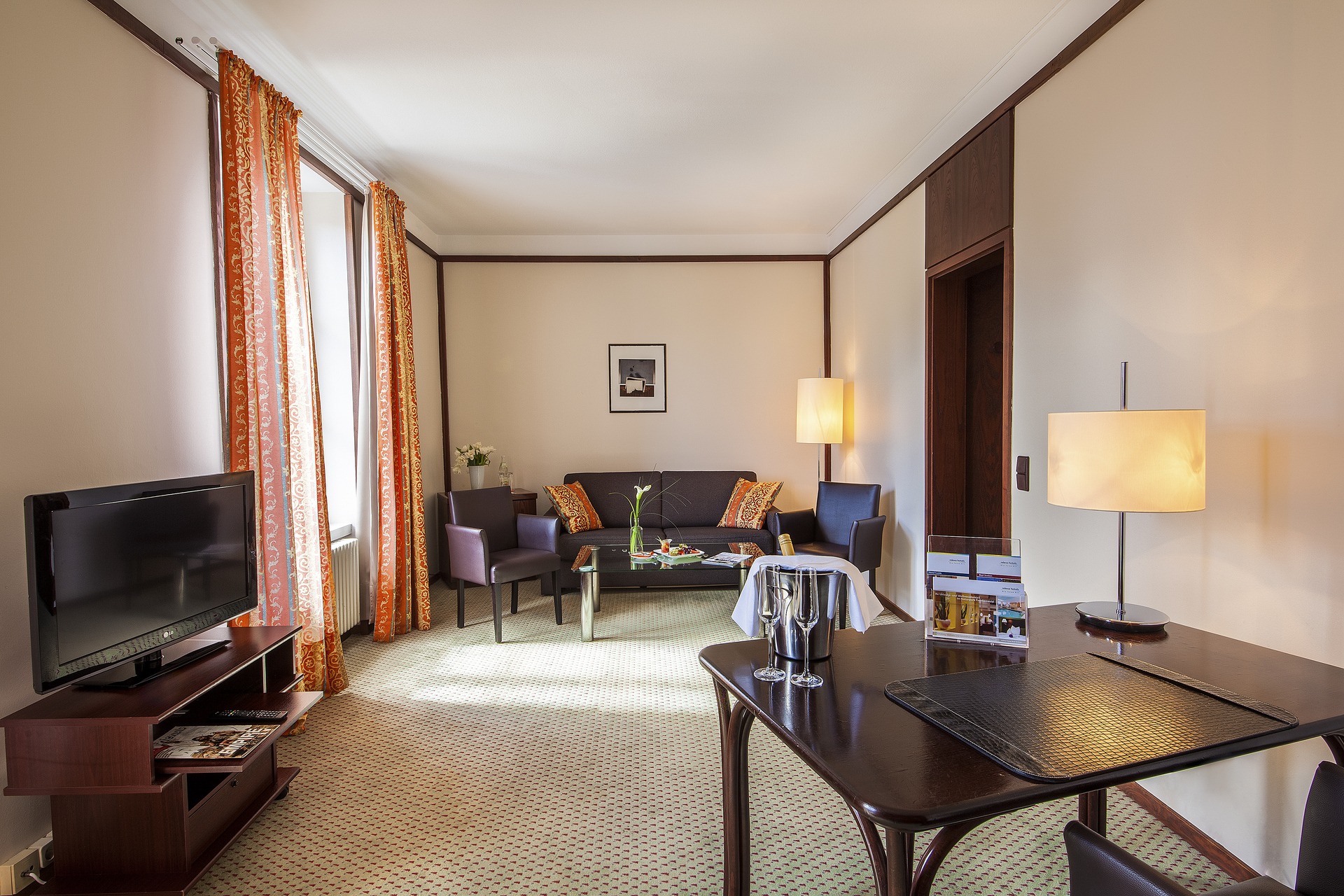 Der komfortable und moderne Wohnbereich in der Suite im relexa hotel Bad Steben . Wohnbereich Suite relexa hotel Bad Steben